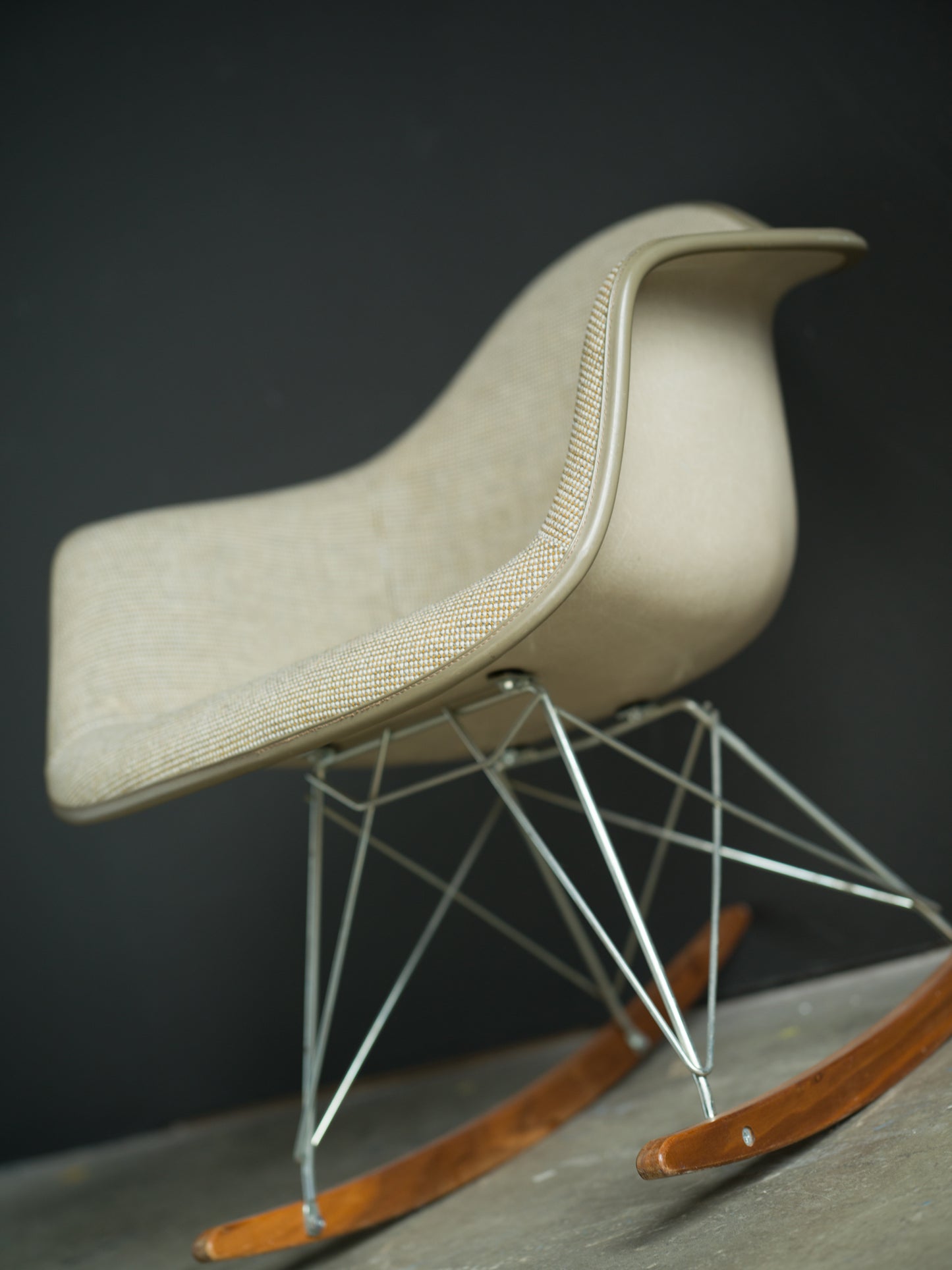 Charles & Ray Eames RAR klädd fiberglas, Herman Miller collection.