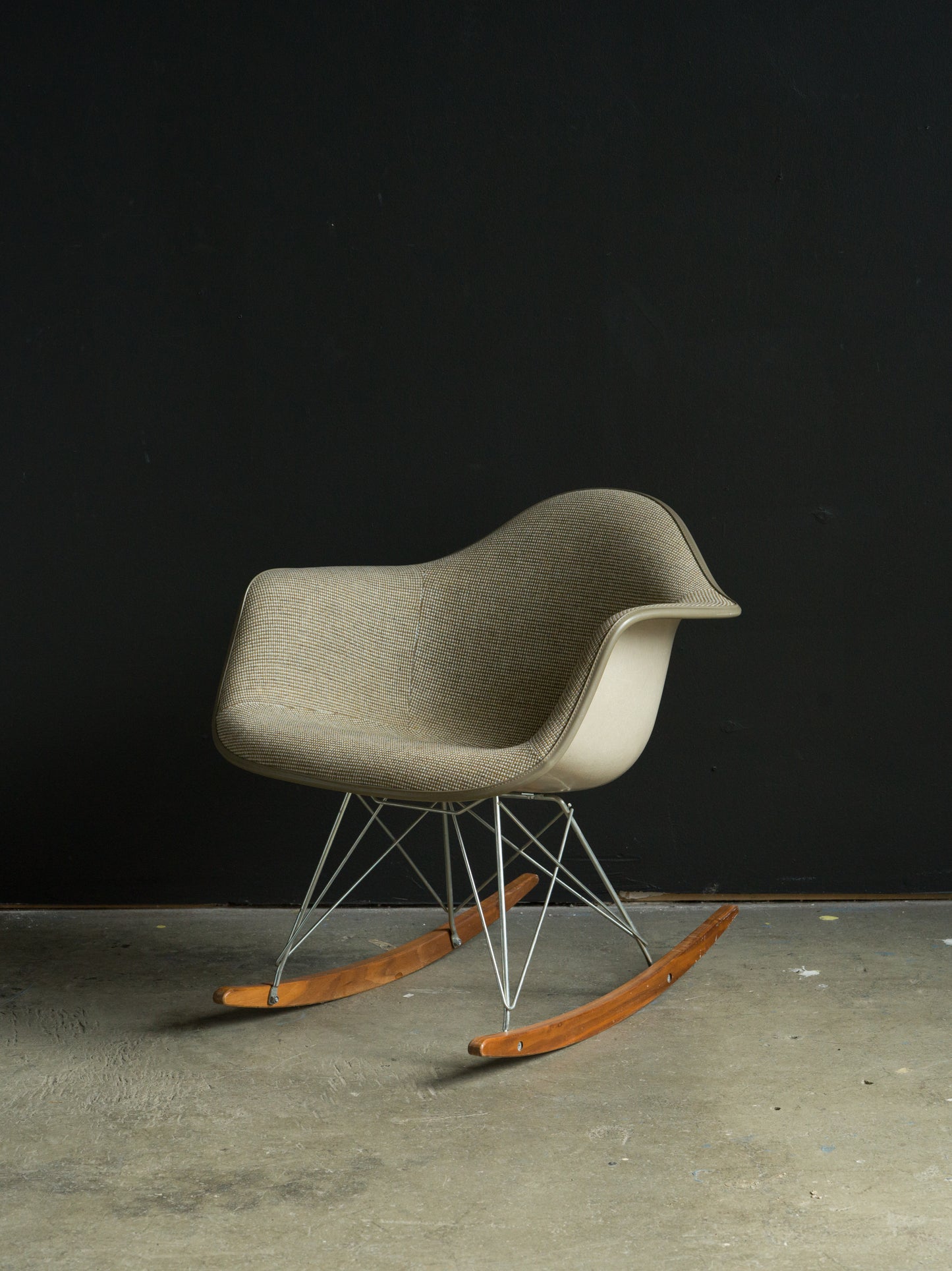 Charles & Ray Eames RAR klädd fiberglas, Herman Miller collection.