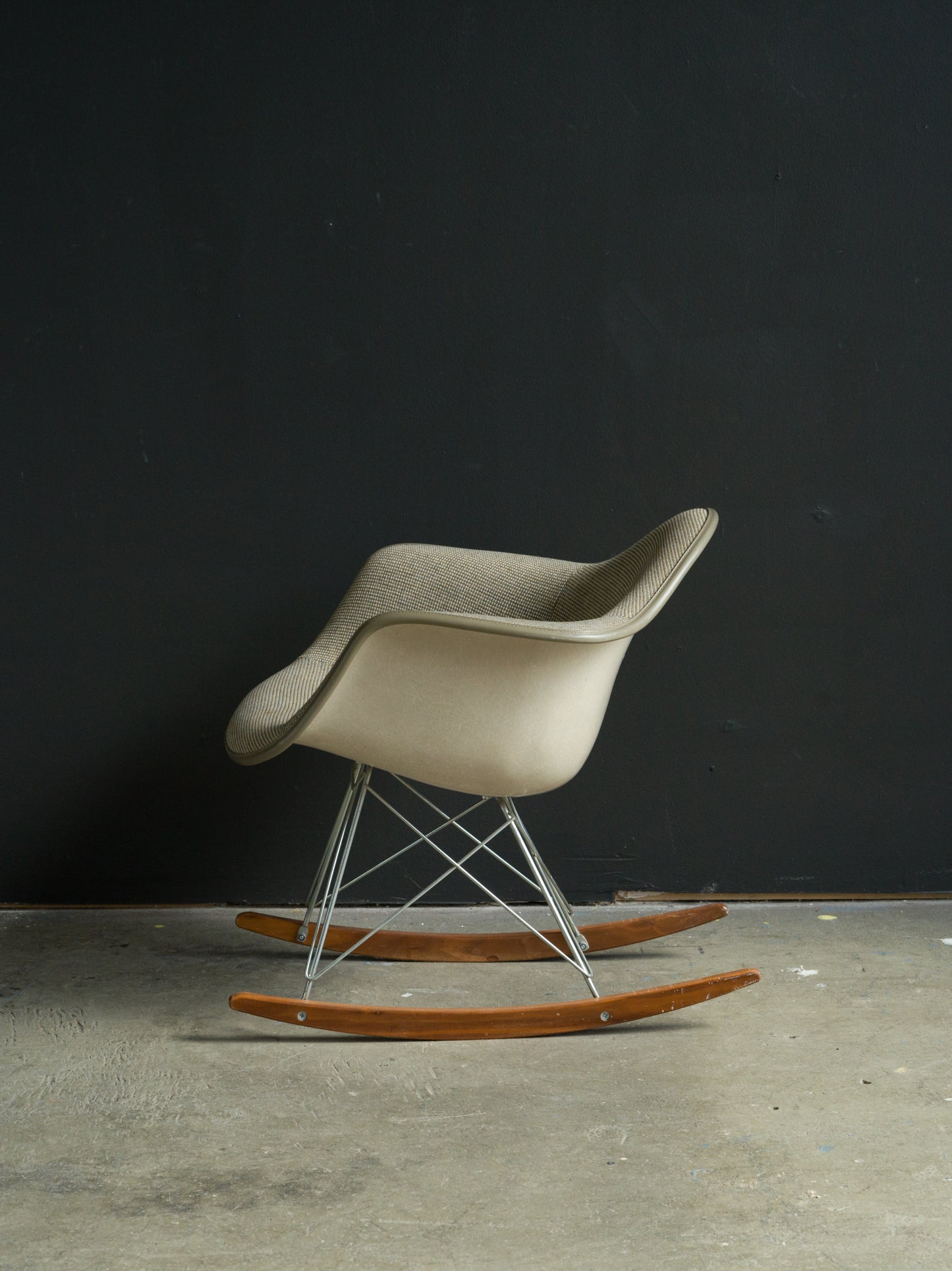 Charles & Ray Eames RAR klädd fiberglas, Herman Miller collection.