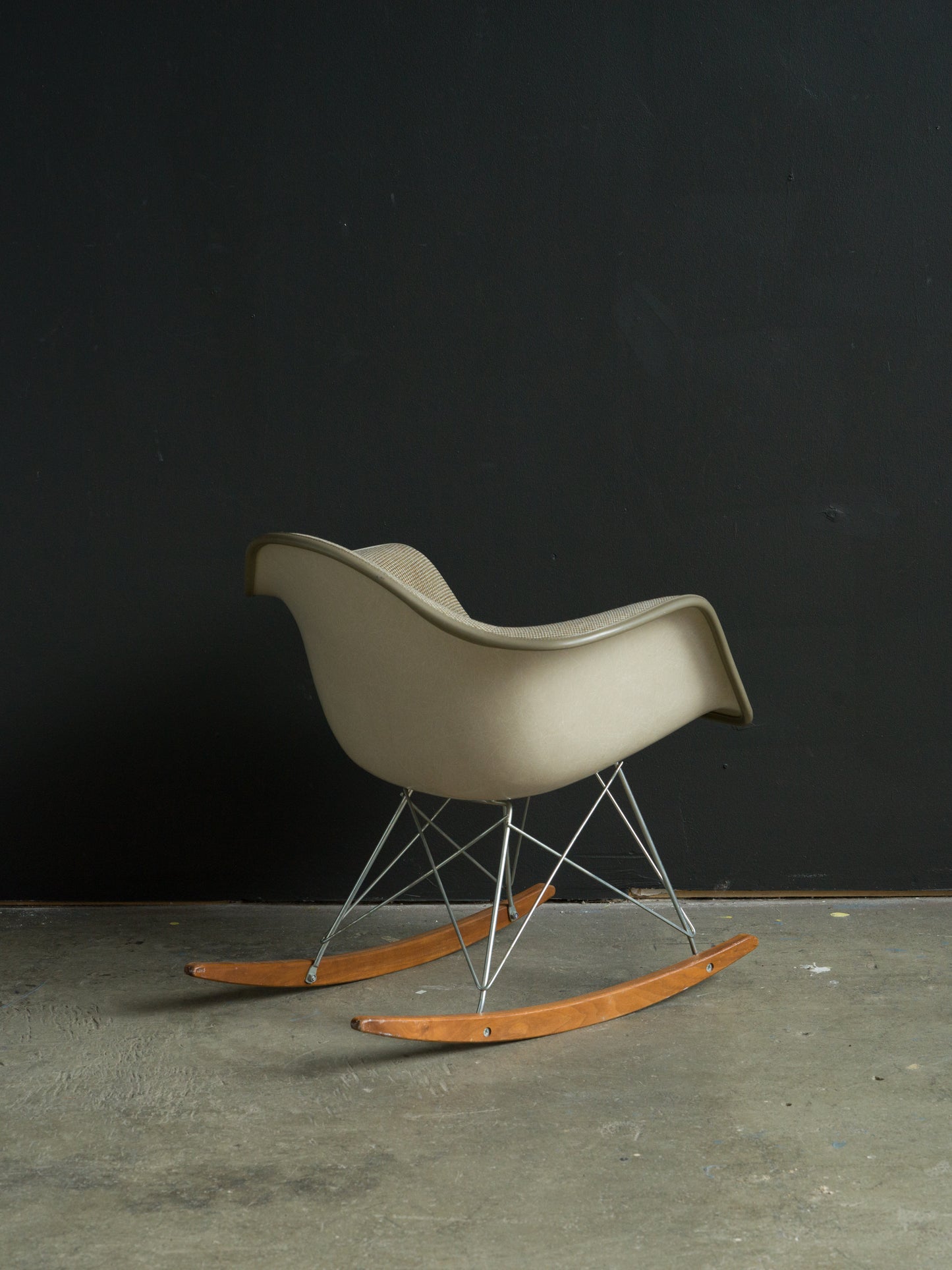 Charles & Ray Eames RAR klädd fiberglas, Herman Miller collection.