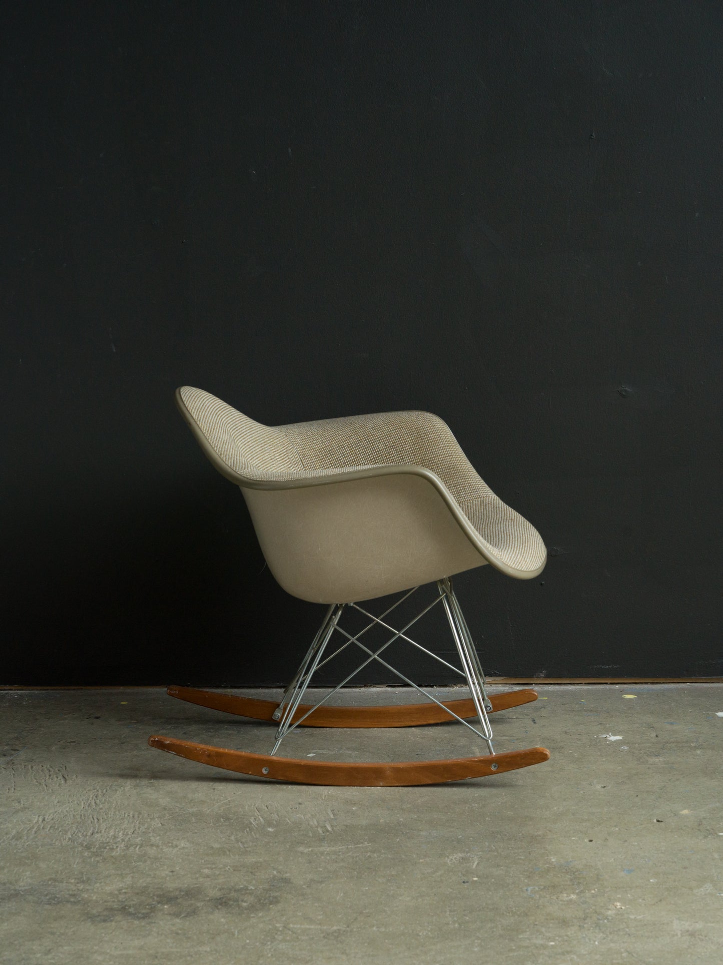Charles & Ray Eames RAR klädd fiberglas, Herman Miller collection.