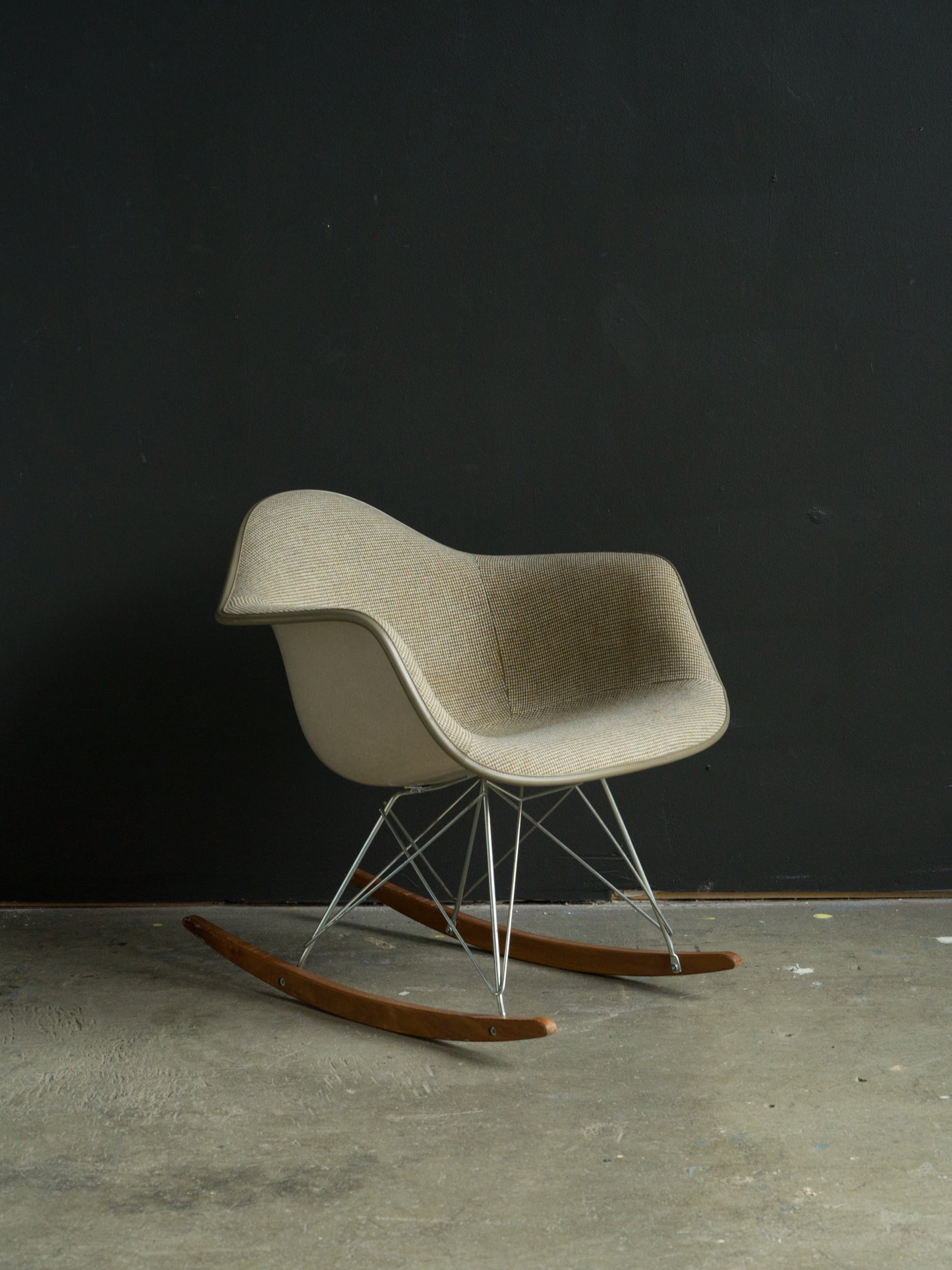Charles & Ray Eames RAR klädd fiberglas, Herman Miller collection.