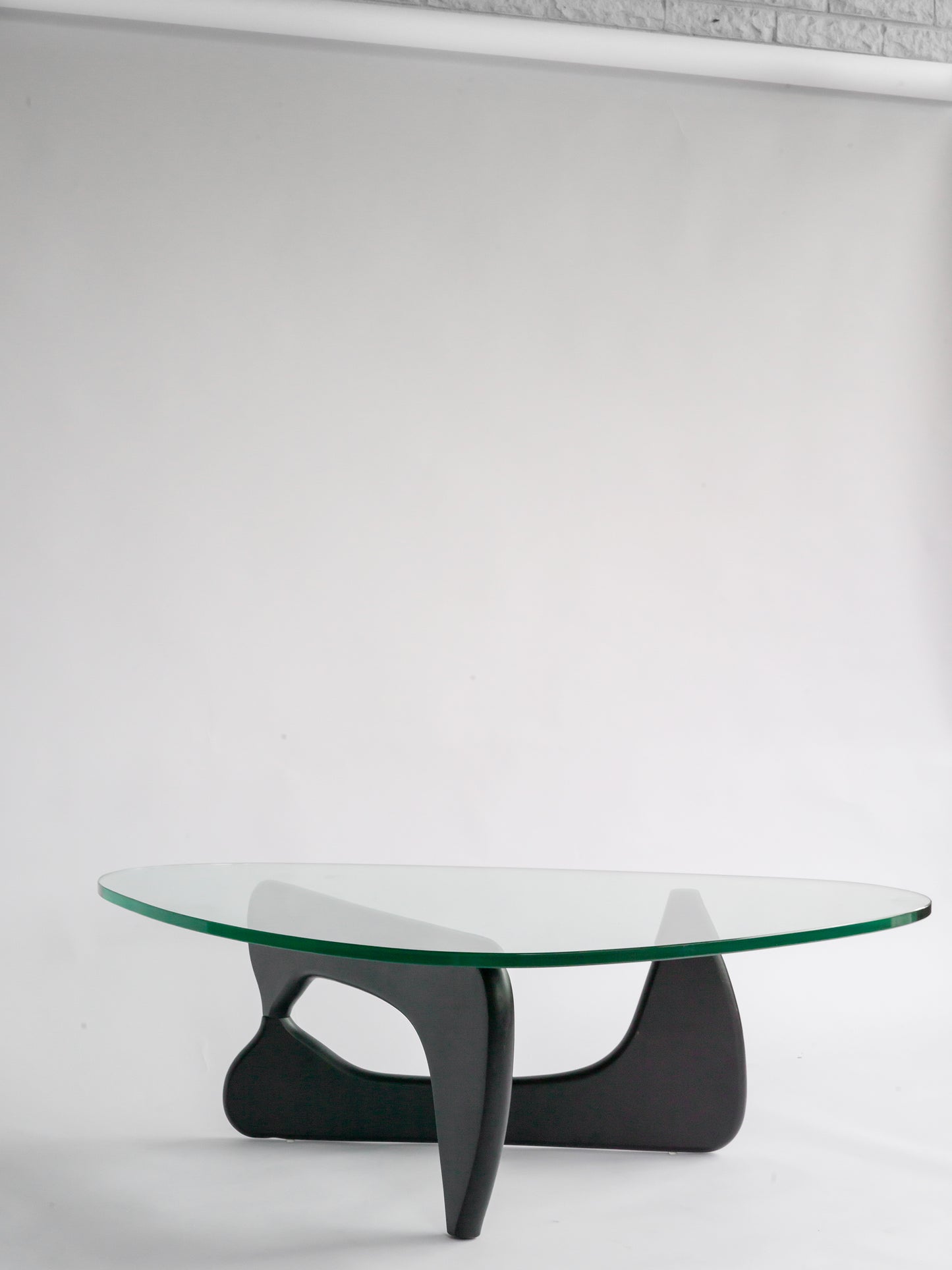 Isamu Noguchi-typ av bord i svart ask.