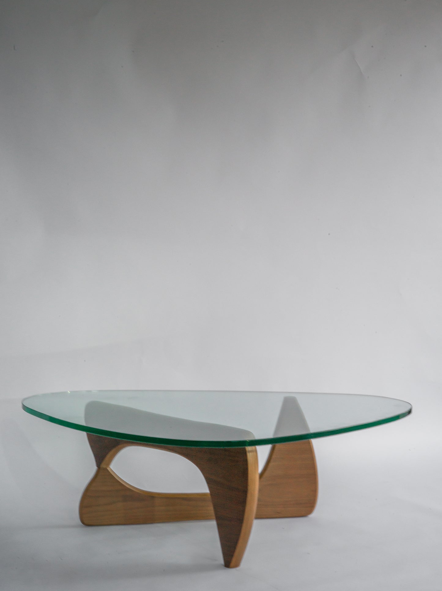 Isamu Noguchi-typ av bord i valnöt.