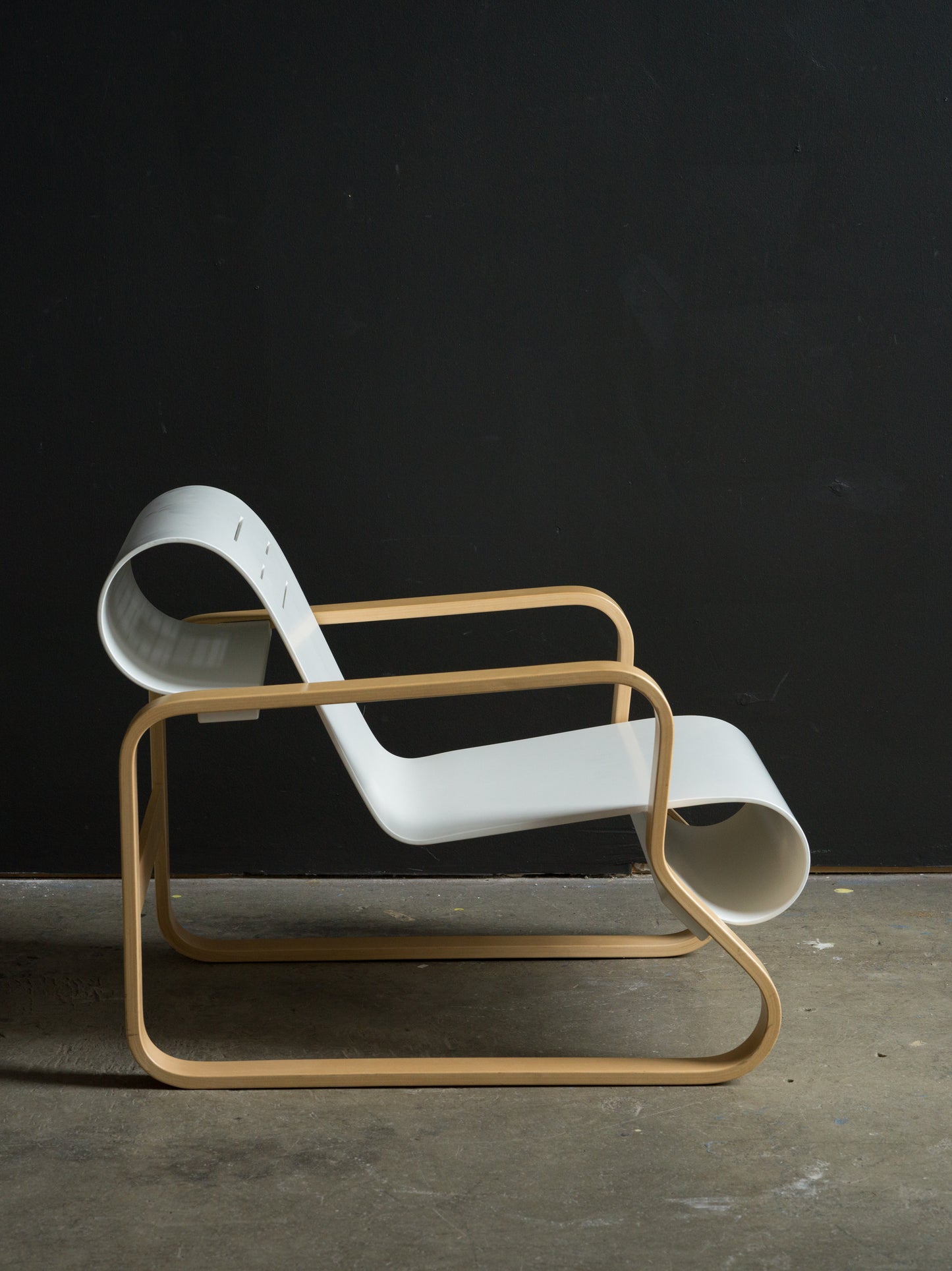 Alvar Aalto fåtölj 41 "Paimio" för Artek