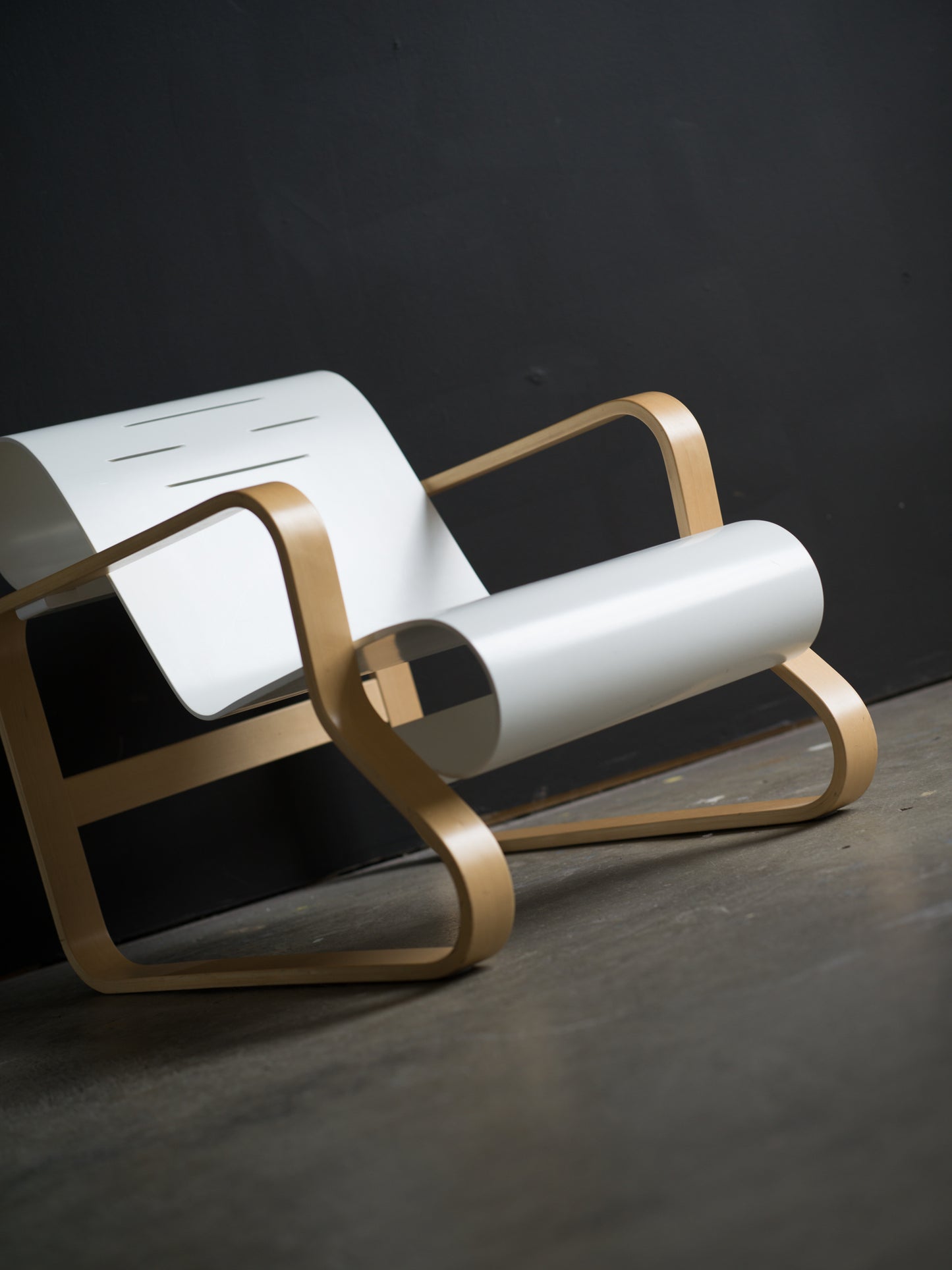 Alvar Aalto fåtölj 41 "Paimio" för Artek