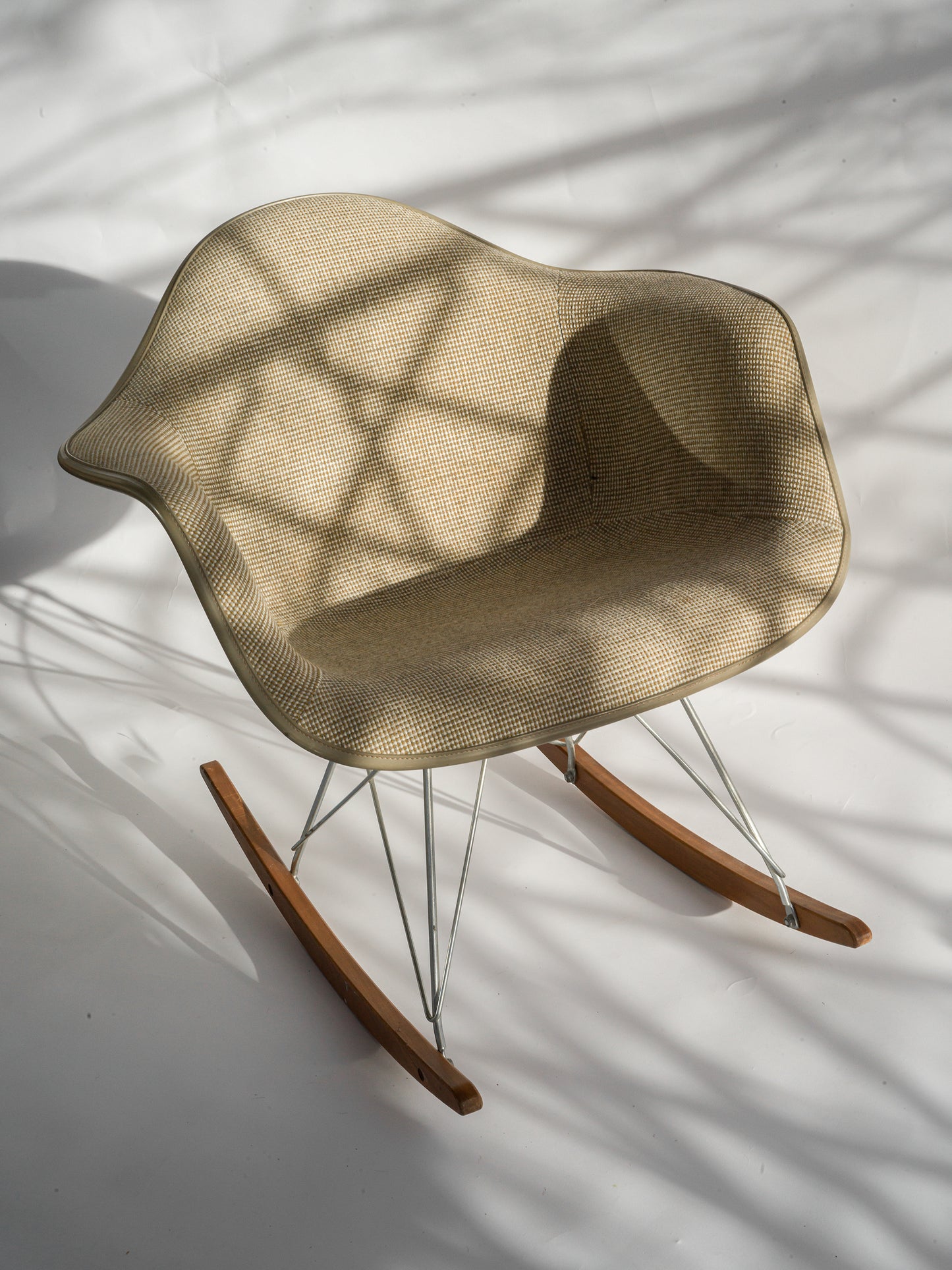 Charles & Ray Eames RAR klädd fiberglas, Herman Miller collection.